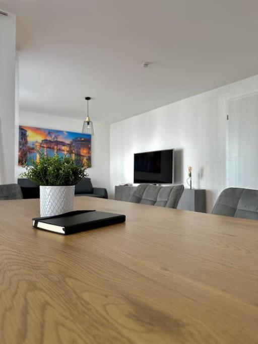 Amao-Pearl I Comfort Suite I 94Qm I Kingsize-Bett I Exklusiv Mit Balkon & Tiefgarage I Aufzug Offenburg Kültér fotó