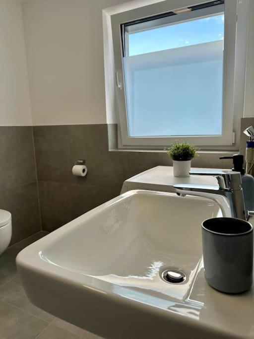 Amao-Pearl I Comfort Suite I 94Qm I Kingsize-Bett I Exklusiv Mit Balkon & Tiefgarage I Aufzug Offenburg Kültér fotó