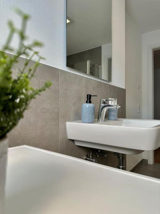 Amao-Pearl I Comfort Suite I 94Qm I Kingsize-Bett I Exklusiv Mit Balkon & Tiefgarage I Aufzug Offenburg Kültér fotó